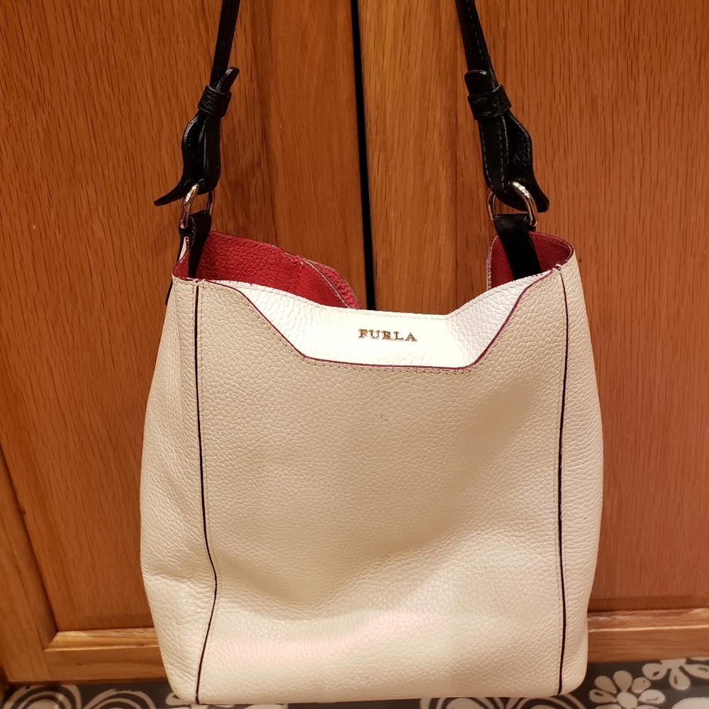 Furla White Leather Shoulder Bag with Red Interior